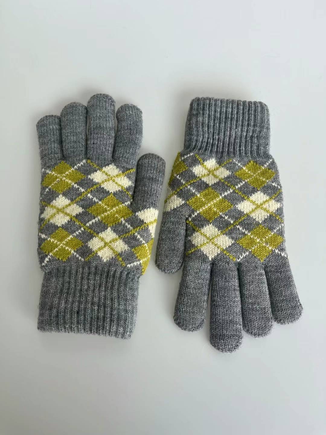 Diamond Pattern Knit Gloves - 4 Colours