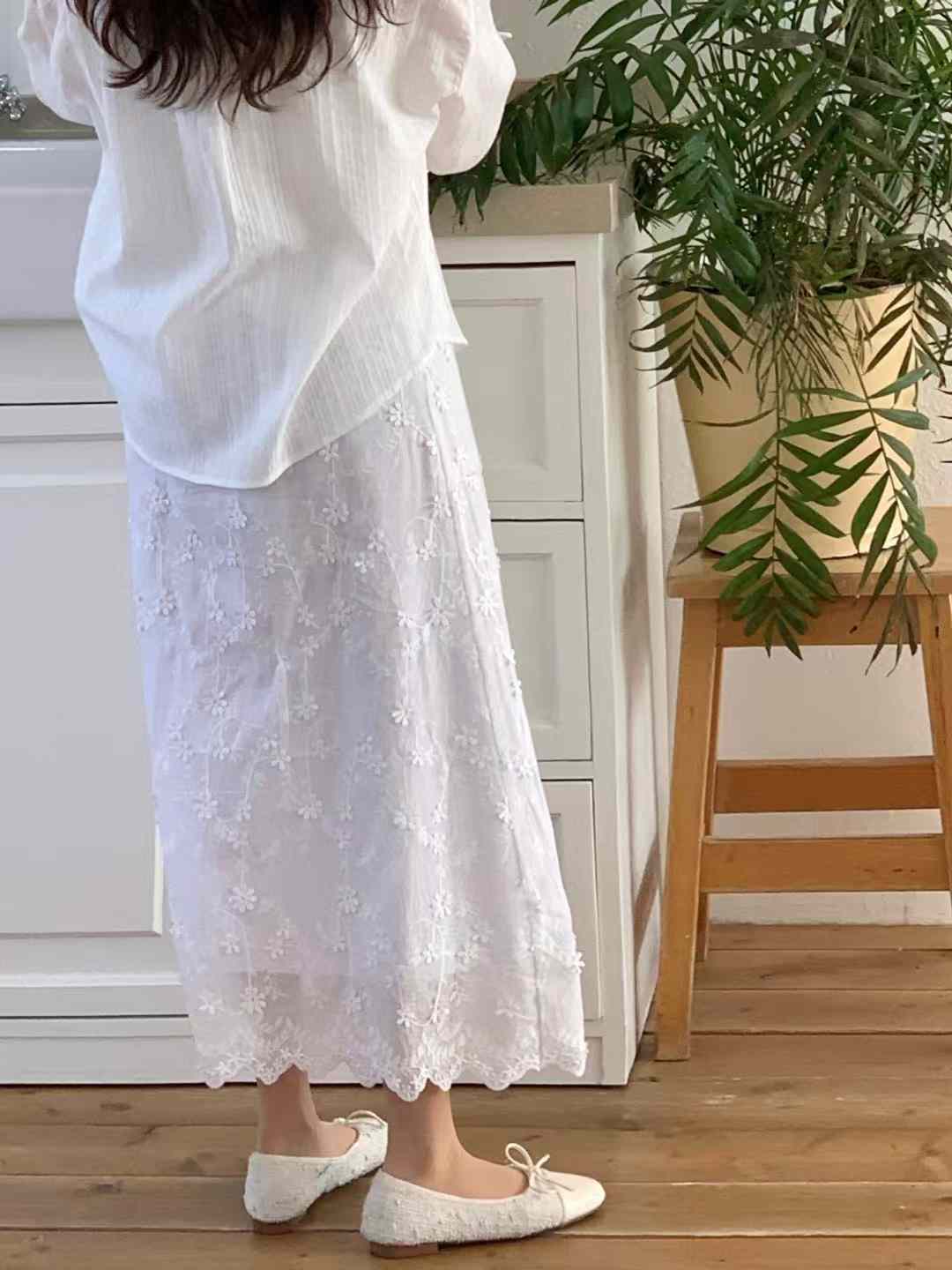 Jisoo Flower Embroidered White Maxi Skirt